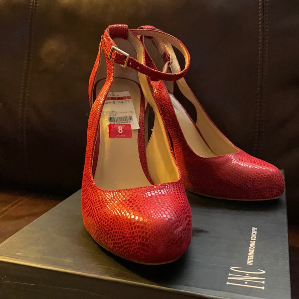 Sexy Red Pumps S-8